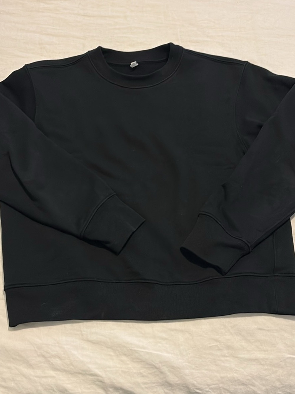 Classic Black Crewneck Sweatshirt - women’s l